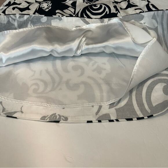 White House Black Market Black W White Floral Pleated Skirt Size 6 - Picture 7 of 11